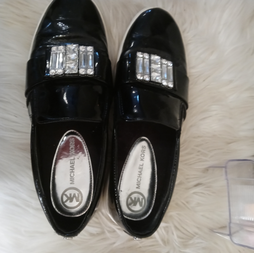 MK BLACK PATTEN T-SHOES SZ 9
